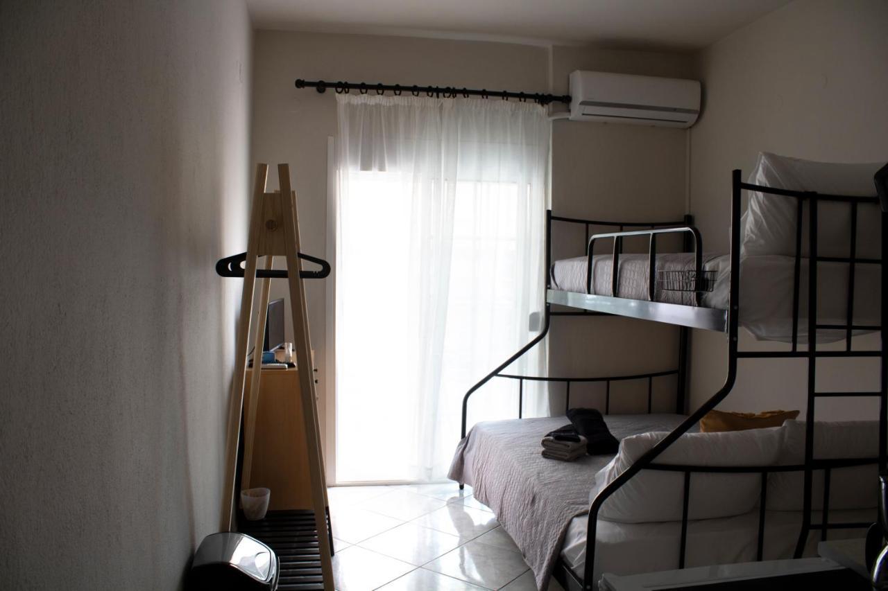 Posidonia Resort No2 เนอาวรัสนา ภายนอก รูปภาพ